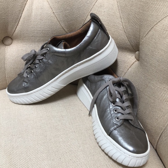 Beautiful Sofft “Pacey” sneaker in steel! Size 8.5! - Picture 5 of 10